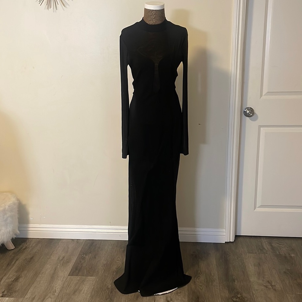 Beatiful and sexy long black dress